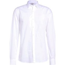 Essentiel Antwerp IDYLLIC SLIM FIT Koszula biznesowa white. Białe t-shirty męskie Essentiel Antwerp, m, z bawełny. W wyprzedaży za 395,85 zł.