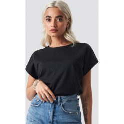 NA-KD Basic Basic Slip Top - Black. Czarne topy damskie marki NA-KD Basic, bez wzorów, bez kołnierzyka. Za 72,95 zł.