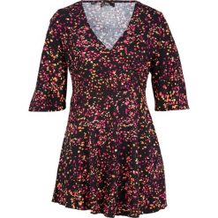 Tunika shirtowa bonprix czarny z nadrukiem. Czarne tuniki damskie bonprix, z nadrukiem, bez kołnierzyka, bez rękawów. Za 79,99 zł.