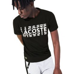LACOSTE SPORT PRINTED COTTON BLEND T-SHIRT > TH4804-258. Koszulki męskie Lacoste, xl, z nadrukiem, z bawełny, klasyczne, bez kołnierzyka, z krótkim rękawem, krótkie. W wyprzedaży za 169,99 zł.
