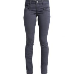 Boyfriendy damskie: Freeman T. Porter ALEXA Jeansy Slim Fit grey