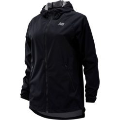NEW BALANCE > WJ93860BK. Pomarańczowe kurtki sportowe damskie New Balance, na jesień, s, bez wzorów, z poliesteru, bez kaptura, do biegania. Za 369,99 zł.