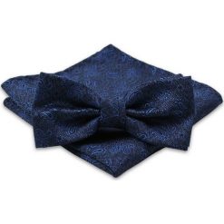 Granatowa Mucha Męska -ALTIES- z Taką Samą Poszetką, Niebieski Wzór Paisley MUALTS0401. Niebieskie muszki męskie Alties, na imprezę, w paski, eleganckie. Za 40,00 zł.