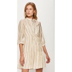 Vero Moda - Sukienka. Sukienki damskie Vero Moda, na co dzień, s, bez wzorów, z wiskozy, casualowe, ze stójką, z krótkim rękawem, krótkie, mini, rozkloszowane. Za 219,90 zł.
