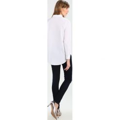 Koszule damskie: Springfield CAMISA PRINT POSICI Koszula white