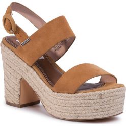 Espadryle PEPE JEANS - Blean Sue PLS90462 Tobacco 859. Pomarańczowe espadryle damskie Pepe Jeans, bez wzorów, z jeansu, bez obcasa, na obcasie. W wyprzedaży za 259,00 zł.