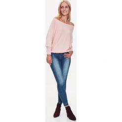 CIENKI SWETER Z DEKOLTEM WODA. Czarne swetry klasyczne damskie marki bonprix, w paski, z dekoltem woda. Za 79,99 zł.