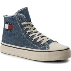Tenisówki TOMMY JEANS - Hightop Tommy Jeans Sneaker EM0EM00287 Denim 404. Niebieskie półbuty męskie Tommy Jeans, bez wzorów, z jeansu, klasyczne, bez zapięcia. Za 359,00 zł.
