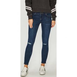 Vero Moda - Jeansy. Niebieskie jeansy damskie Vero Moda, bez wzorów, z elastanu. W wyprzedaży za 89,90 zł.