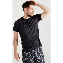 Koszulka fitness cardio męska FTS 120 szaro-czarna AOP. Szare koszulki męskie DOMYOS, xl, bez wzorów, z poliesteru, bez kołnierzyka, bez rękawów. Za 29,99 zł.