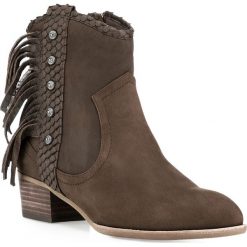 Buty damskie. Czarne botki damskie Wittchen, ze skóry, eleganckie, bez obcasa, bez zapięcia. W wyprzedaży za 245,90 zł.