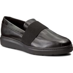 Półbuty GEOX - D Jerrica B D745XB 043BC C9999 Black. Czarne półbuty damskie Geox, na co dzień, bez wzorów, ze skóry, bez obcasa, na płaskiej podeszwie, bez zapięcia. W wyprzedaży za 259,00 zł.