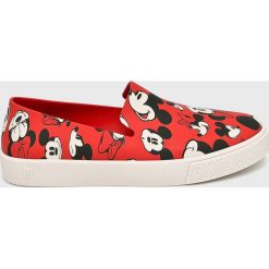 Melissa - Tenisówki Mickey. Czerwone trampki i tenisówki damskie Melissa, bez wzorów, ze skóry, bez zapięcia. W wyprzedaży za 459,90 zł.