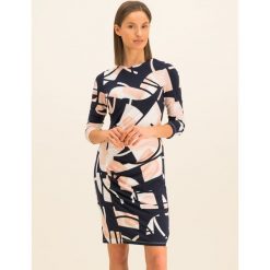 Sukienka koktajlowa DKNY DD9KL727. Sukienki damskie DKNY, bez wzorów, z elastanu, wizytowe, bez kołnierzyka, bez rękawów. Za 499,00 zł.