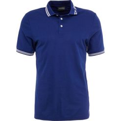 Emporio Armani Koszulka polo blu surf. Niebieskie koszulki polo Emporio Armani, m, z bawełny. Za 589,00 zł.