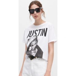 T-shirt Justin Bieber - Biały. Białe t-shirty damskie Reserved, s, bez wzorów, bez kołnierzyka. Za 49,99 zł.