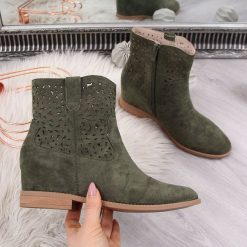 Kowbojki damskie na koturnie ażurowe oliwkowe Jezzi - oliwkowy. Zielone botki damskie Jezzi, bez obcasa, na koturnie, bez zapięcia. Za 139,99 zł.
