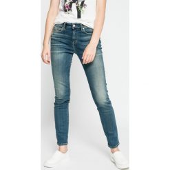 Tommy Hilfiger - Jeansy. Niebieskie jeansy damskie TOMMY HILFIGER, z elastanu. W wyprzedaży za 569,90 zł.