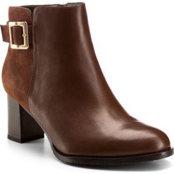 Buty damskie. Pomarańczowe botki damskie Wittchen, ze skóry, eleganckie, ze sprzączką. W wyprzedaży za 279,90 zł.