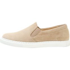 Filippa K ZOE SLIP ON Półbuty wsuwane sand. Szare półbuty damskie marki Filippa K, ze skóry. W wyprzedaży za 615,30 zł.