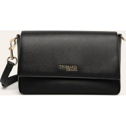 Trussardi Jeans - Torebka. Czarne listonoszki damskie Trussardi Jeans, w paski, z poliesteru, na ramię, bez dodatków. Za 499,90 zł.