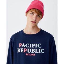 Bluza „Pacific Republic”. Zielone bluzy męskie marki Pull&Bear, m. Za 69,90 zł.