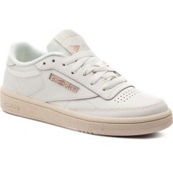 Buty Reebok - Club C 85 DV3727 Chalk/Rose Gold/Paper Wht. Białe buty sportowe damskie Reebok, bez wzorów, ze skóry, bez obcasa, na płaskiej podeszwie, bez zapięcia. W wyprzedaży za 269,00 zł.