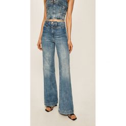 Guess Jeans - Jeansy. Niebieskie jeansy damskie Guess Jeans, z podwyższonym stanem. W wyprzedaży za 449,90 zł.