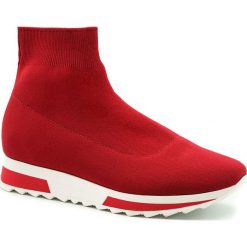 Czerwone sportowe sneakersy socks na białej podeszwie 256B. Czerwone buty sportowe damskie Neścior, z tkaniny. W wyprzedaży za 239,00 zł.