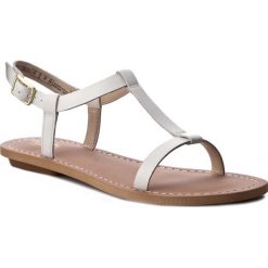 Sandały CLARKS - Voyage Hop 261241244 White Leather. Białe bez kategorii marki Clarks, ze skóry ekologicznej, na obcasie. W wyprzedaży za 169,00 zł.