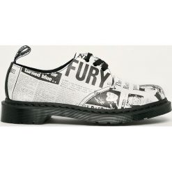 Dr. Martens - Półbuty skórzane 1461 x Sex Pistols. Białe mokasyny męskie Dr. Martens, na co dzień, bez wzorów, ze skóry, casualowe, z okrągłym noskiem, na sznurówki. W wyprzedaży za 559,90 zł.