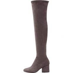 KENDALL + KYLIE SOPHIA Muszkieterki shadow grey. Szare kozaki damskie skórzane marki KENDALL + KYLIE. W wyprzedaży za 427,05 zł.