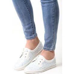 Niebieskie Półbuty Angel Wing. Niebieskie półbuty damskie Multu, bez wzorów, bez obcasa, bez zapięcia. Za 29,99 zł.
