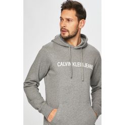 Calvin Klein Jeans - Bluza. Szare bluzy męskie Calvin Klein Jeans, xl, z nadrukiem, z bawełny, z kapturem, bez rękawów, z kapturem. W wyprzedaży za 319,90 zł.