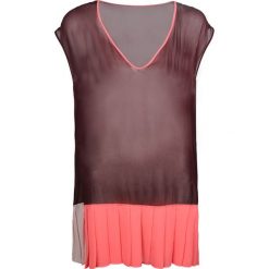 Twin-Set Bluzka "Pleated". Bluzki damskie Twin Set, na co dzień, bez wzorów, z tkaniny, bez kołnierzyka, bez rękawów. Za 199,00 zł.