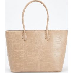 Torebka typu shopper - Beżowy. Brązowe torby damskie na zakupy Reserved, bez wzorów, bez dodatków. W wyprzedaży za 39,99 zł.
