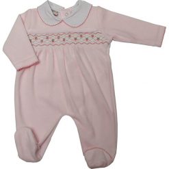 Śpioszki "Flower" w kolorze jasnoróżowym. Różowe śpiochy niemowlęce Just Too Cute, z haftami. W wyprzedaży za 42,95 zł.