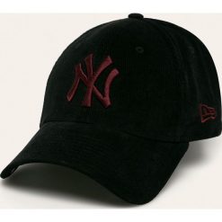New Era - Czapka. Czarne czapki męskie New Era, z aplikacjami, z bawełny. W wyprzedaży za 114,90 zł.