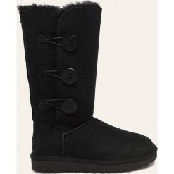 UGG - Śniegowce Bailey Button Triplet II. Czarne śniegowce damskie Ugg, z wełny, bez zapięcia. Za 1199,00 zł.