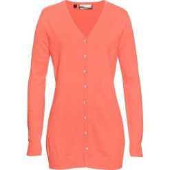 Długi sweter rozpinany bonprix łososiowy pomarańczowy. Pomarańczowe swetry damskie bonprix, bez wzorów, eleganckie, z długim rękawem, długie, bez kaptura. Za 44,99 zł.