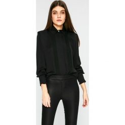 Marciano Guess - Koszula. Czarne koszule damskie MARCIANO GUESS, na co dzień, z aplikacjami, z poliesteru, eleganckie, z klasycznym kołnierzykiem, z długim rękawem. W wyprzedaży za 299,90 zł.