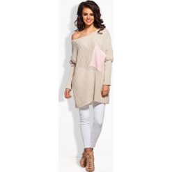 Sweter oversize z kieszenią beżowy-pudrowy róż miranda. Różowe swetry damskie Lemoniade, uniwersalny, bez wzorów, z długim rękawem, długie, bez kaptura. Za 109,00 zł.