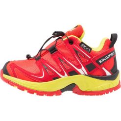Salomon XA PRO 3D CSWP Obuwie do biegania Szlak fiery red/sulphur spring/black. Czerwone buty damskie do biegania Salomon, z gumy. W wyprzedaży za 239,20 zł.
