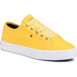 Tenisówki TOMMY HILFIGER - Essential Nautical Sneaker FW0FW04848 Sunny ZEK. Żółte półbuty damskie TOMMY HILFIGER, bez wzorów, z gumy, bez zapięcia. Za 299,00 zł.