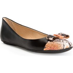 Buty damskie. Czarne baleriny damskie Wittchen, bez wzorów, ze skóry, klasyczne, bez obcasa. W wyprzedaży za 179,90 zł.