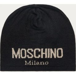Moschino - Czapka. Czarne czapki damskie MOSCHINO, z aplikacjami, z poliesteru. Za 259,90 zł.