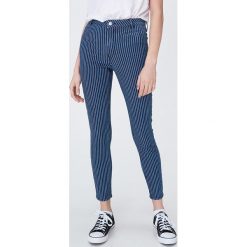 Jeansy high waist w pionowe paski - Granatowy. Niebieskie jeansy damskie Sinsay, z podwyższonym stanem. Za 59,99 zł.