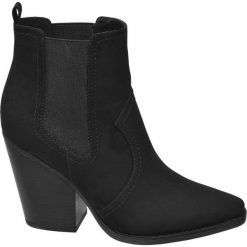 Botki damskie Catwalk czarne. Czarne botki damskie Catwalk, z materiału, bez obcasa, na obcasie, bez zapięcia. Za 179,90 zł.