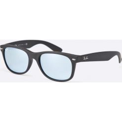 Ray-Ban - Okulary New Wayfarer. Czarne okulary przeciwsłoneczne męskie marki Ray-Ban, z materiału. Za 549,90 zł.