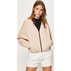 Reebok - Bluza. Różowe bluzy damskie Reebok, s, bez wzorów, z bawełny, bez rękawów, bez kaptura. W wyprzedaży za 169,90 zł.